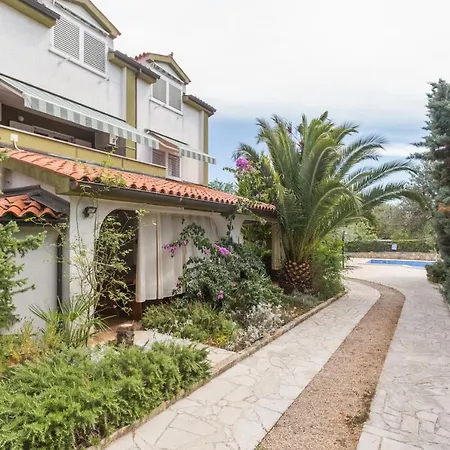 Renata וילה פולה